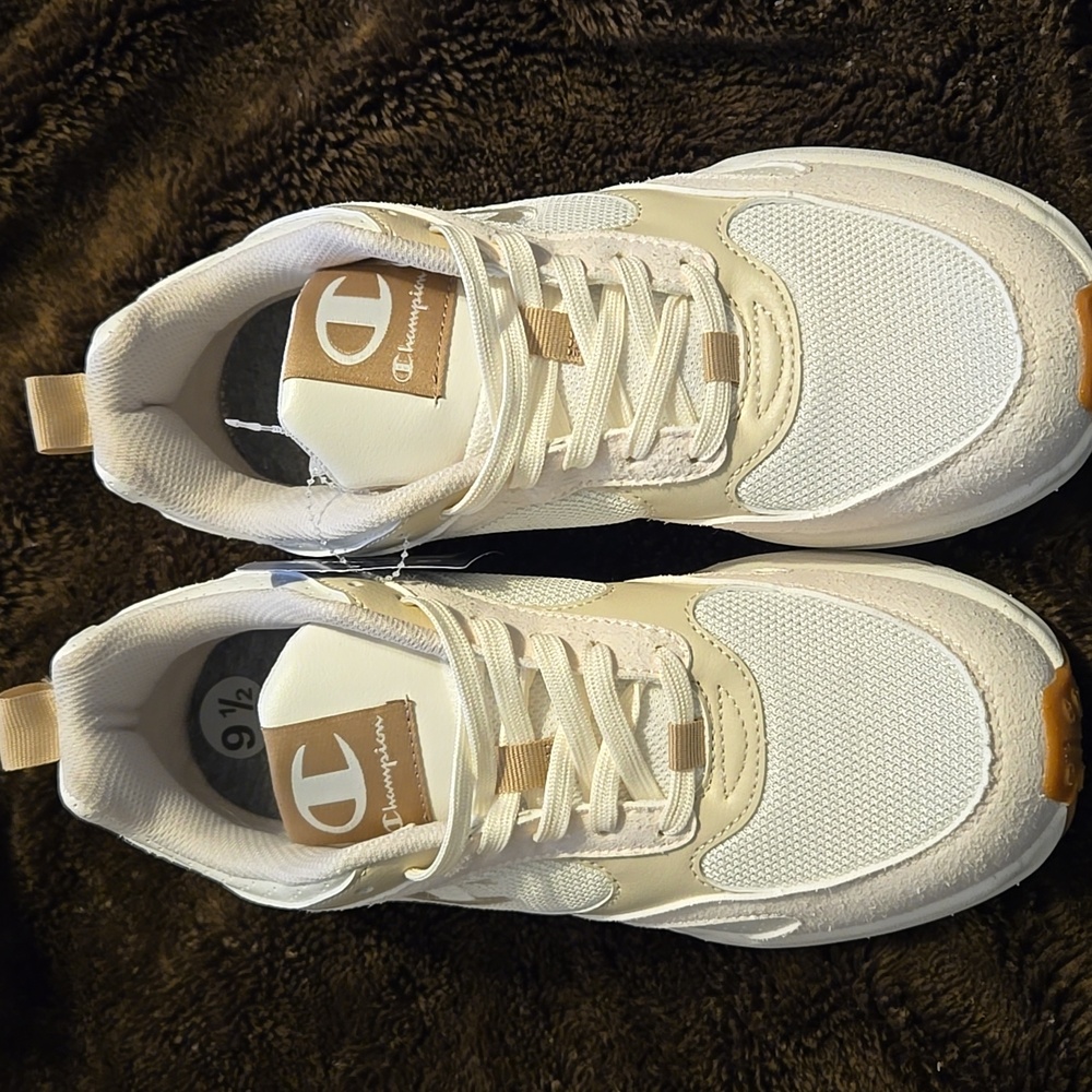 NWT Champion‎ Cream Athletic Shoes